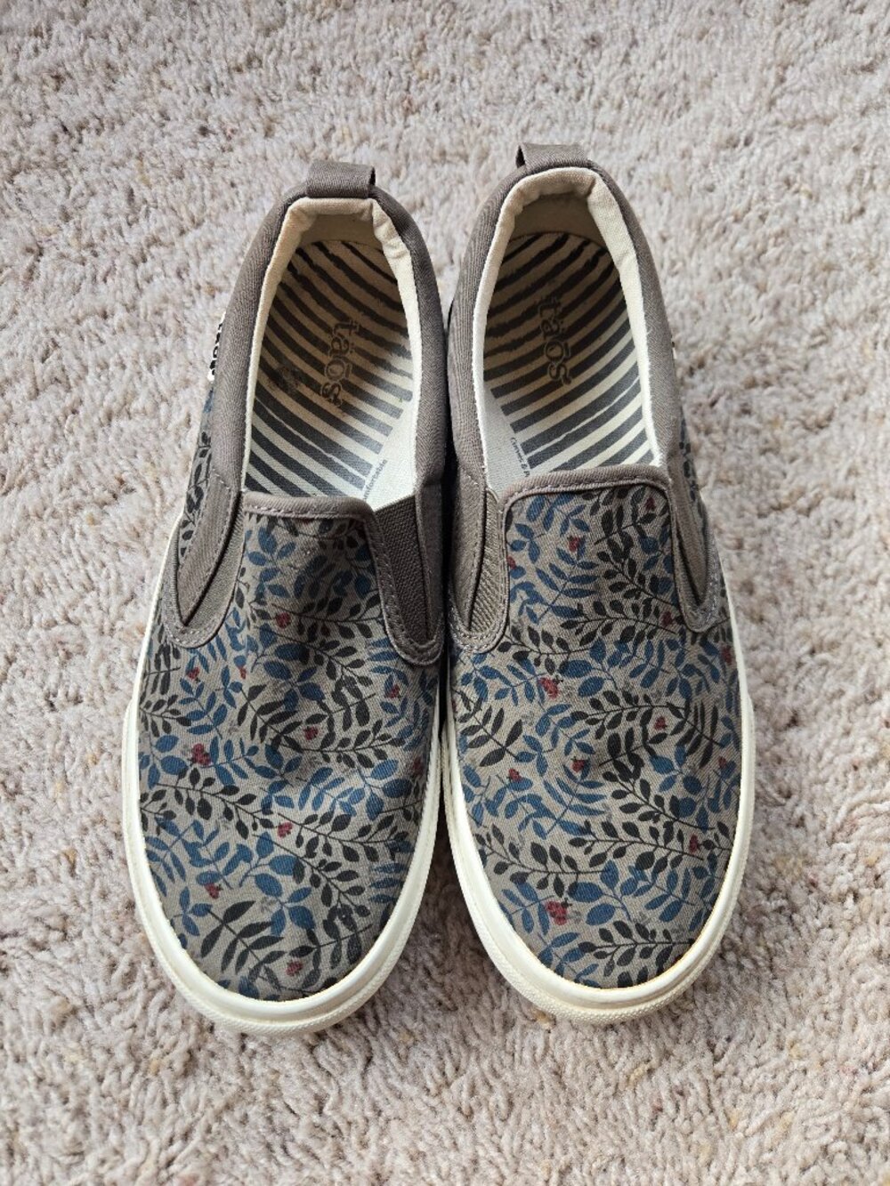 Taos Rubber Soul Tan Branch Multi Canvas Slip-On Shoes Women’s US Size 8